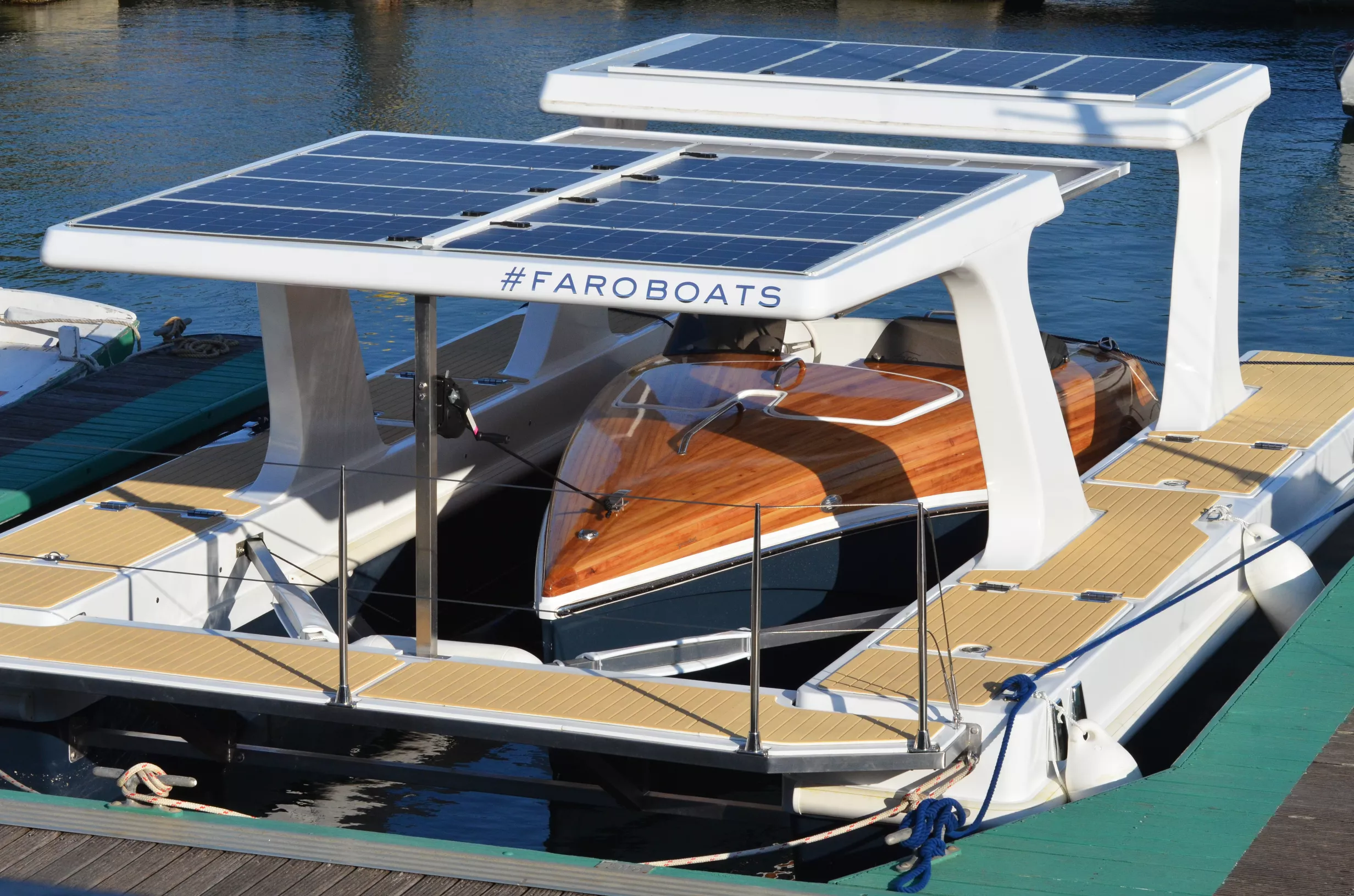 Boat charging in a Powerdock